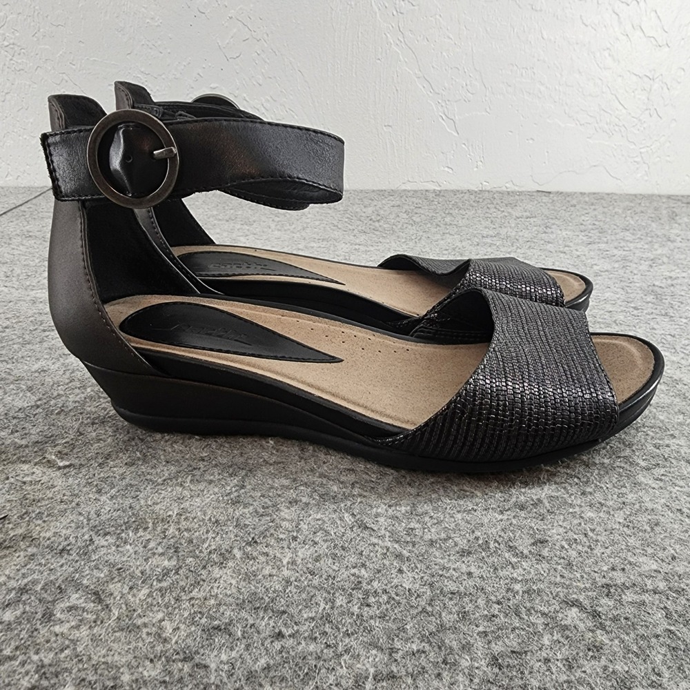 Earth Hera Grey Metallic Textured Ankle Strap Wedge Sandals Womens 9B